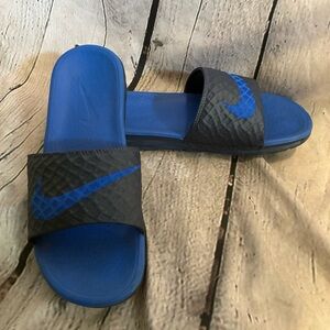 Nike Benassi Solarsoft Men's Size 8 Blue Slides Sandals Beach Summer Shoes GUC
